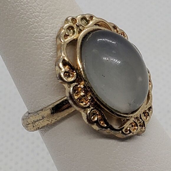 White & Gold Tone Ring (6.5) - Picture 3 of 7